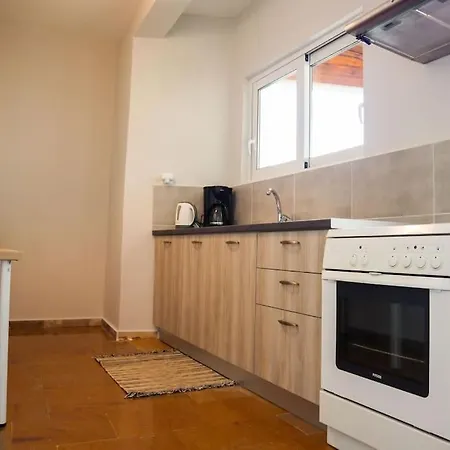 Floor, Sunny 2bdrm Next To Acropolis Athens
